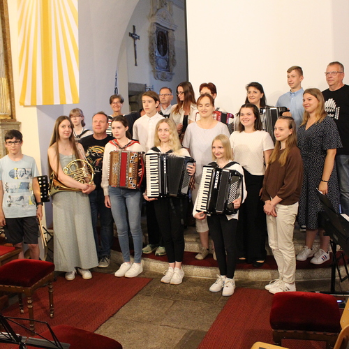 Gruppenbild aller Mitwirkenden