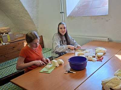 Viel Arbeit für die Firmkandidaten und ihre Betreuerinnen