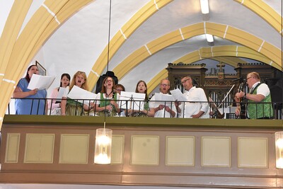Musikalische Begleitung durch den rhythmischen Chor aus Echsenbach