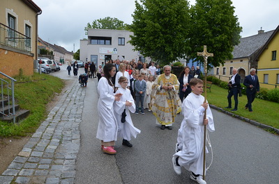 Feierlicher Einzug in die Kirche