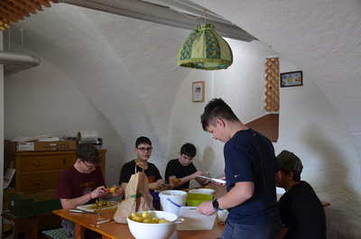 Viel Arbeit für die Firmkandidaten und ihre Betreuerinnen