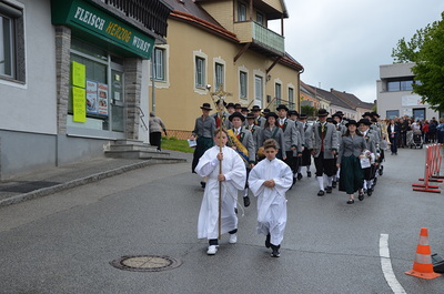 Feierlicher Einzug in die Kirche