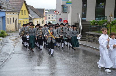 Feierlicher Einzug in die Kirche