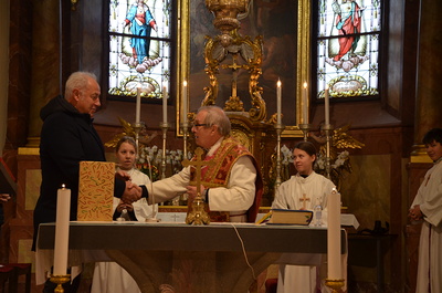 PKR-Vors.-Stellv. Wolfgang Trsek gratuliert