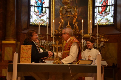 Bürgermeisterin Anette Töpfl gratuliert