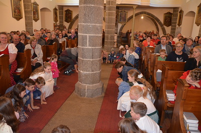 Alle Kinder sind zum Mitsingen eingeladen: Gottes Liebe ist so wunderbar