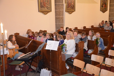 Der Kinderchor wird die Feier mitgestalten