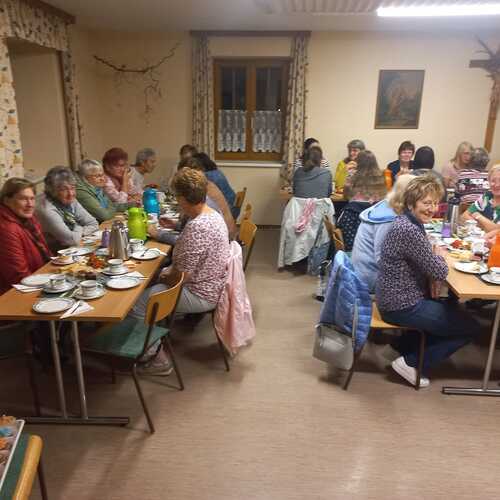 Gemütliches Beisammensein im Seelsorgeraum