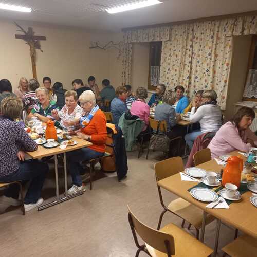 Gemütliches Beisammensein im Seelsorgeraum